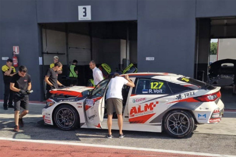 Ignacio Montenegro tested the new Honda Civic FL5